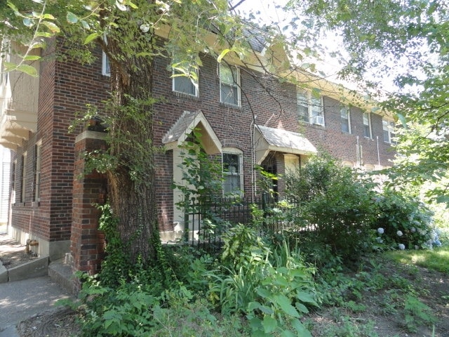 Building Photo - 219 E Ormsby Ave