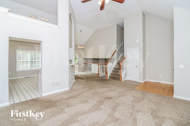 Photo - 5734 Newnan Cir