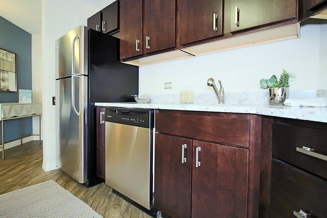 Photo - 16 W Chestnut St