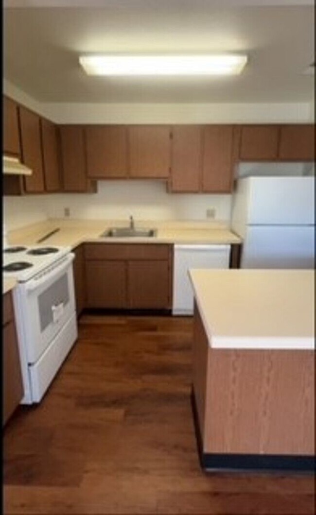 1200 S Riordan Ranch St