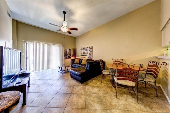 Photo - 1908 San Antonio St Unit 310