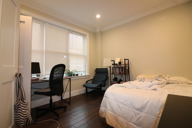 Photo - 140 Minden St