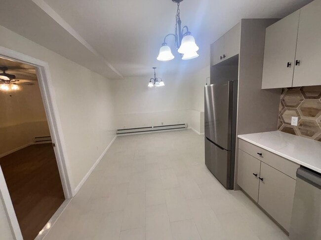 Building Photo - 30 Apex Dr Unit 1st Floor