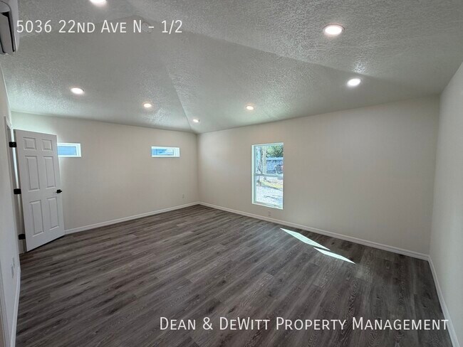 Photo - 5036 22nd Ave N Unidad 1/2