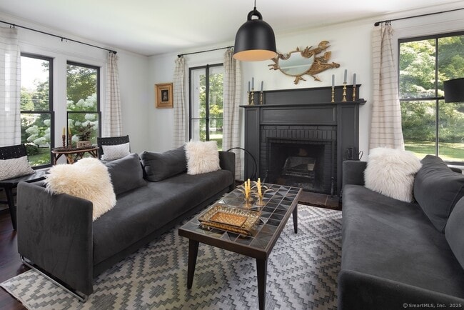 Photo - 16 Under Mountain Rd