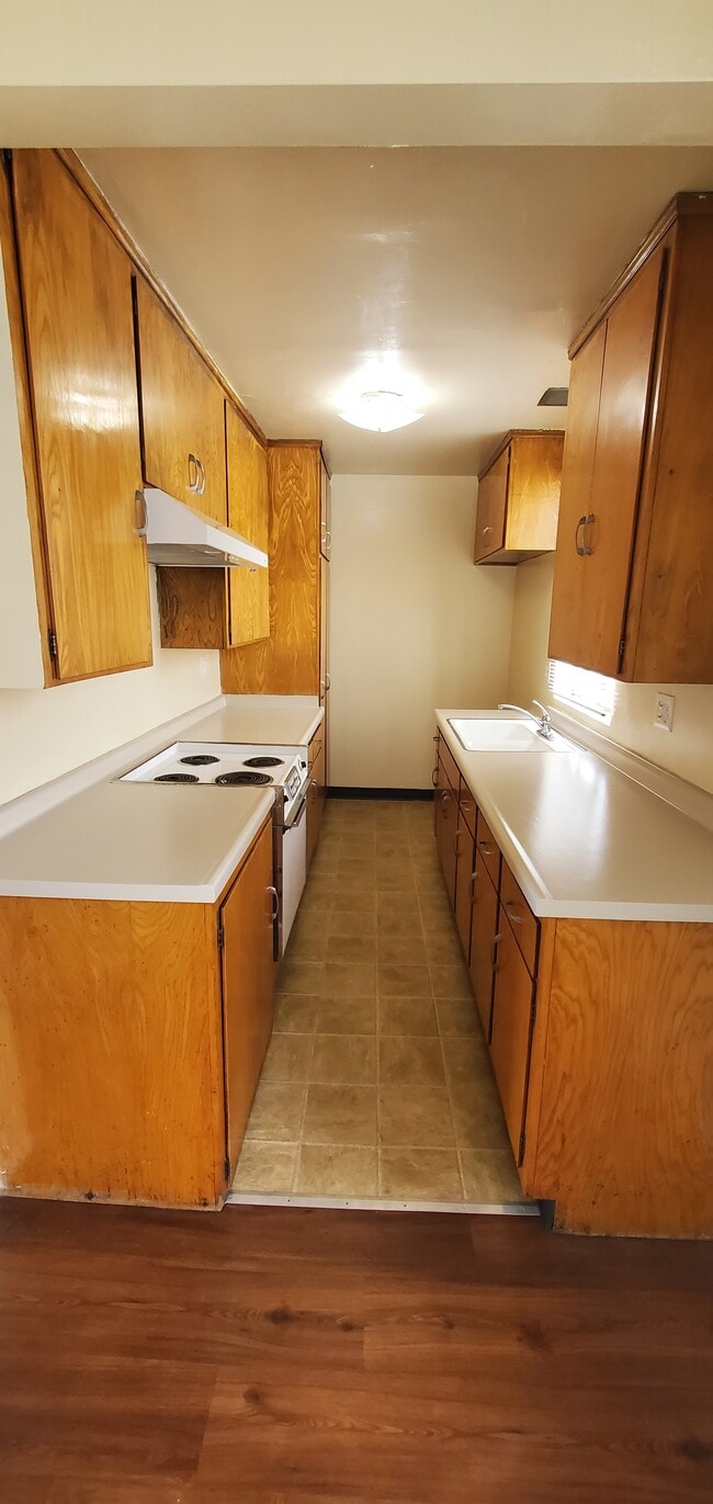 2100 Artesia Blvd Unit 8