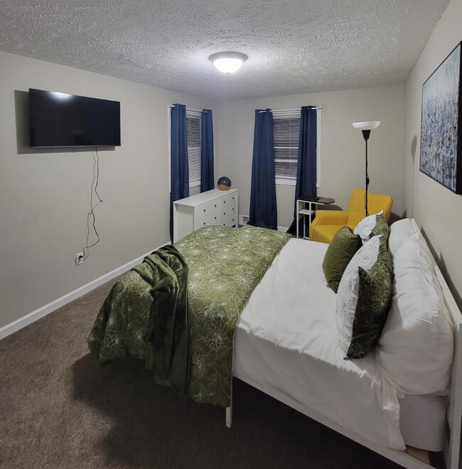 Photo - 255 Hague St