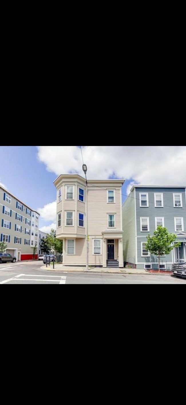 Building Photo - 25 Dorchester St Unit 2