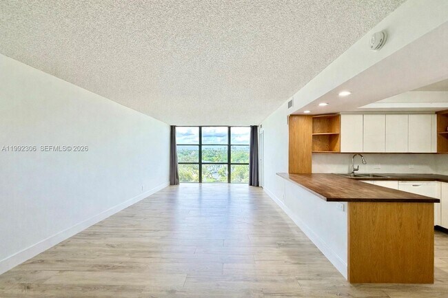 Photo - 1000 Parkview Dr Unidad 723