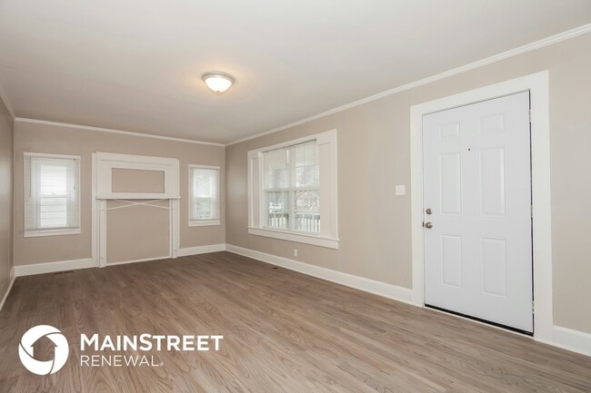 Photo - 2558 Hemphill St