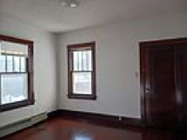 Photo - 724 Willow St