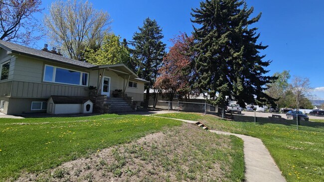 Photo - Losleben- House with large yard fully furn...