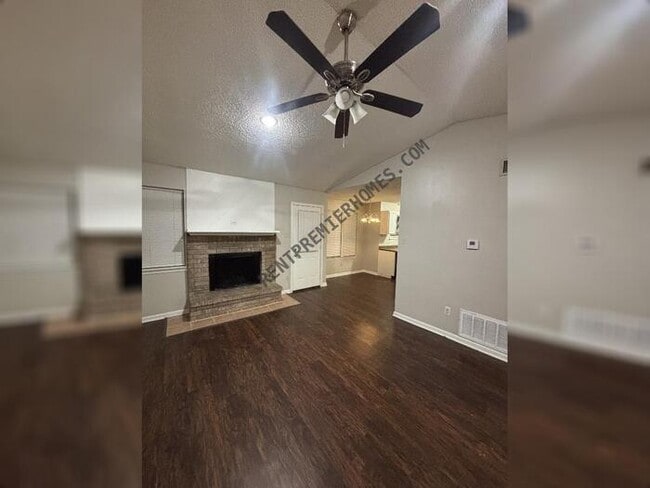 Photo - 111 Point W Cir