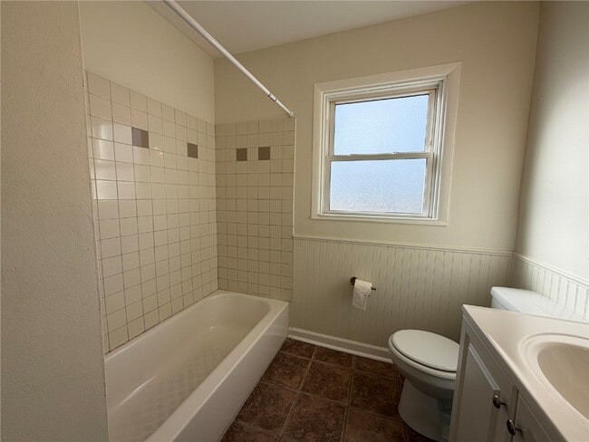 Photo - 854 Loekes Dr