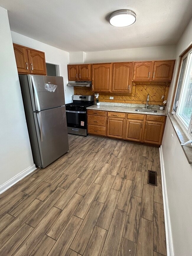 Photo - 1353 Stanley Blvd