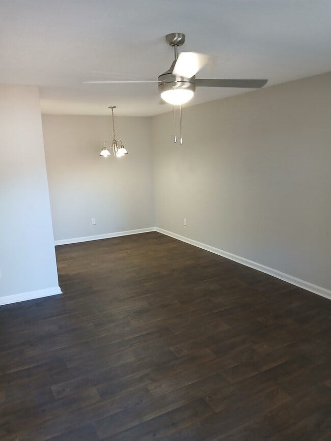 605 Sq. Ft. 1x1 Dining