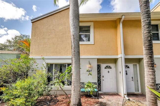 Building Photo - 307 SW 11th Ct Rental