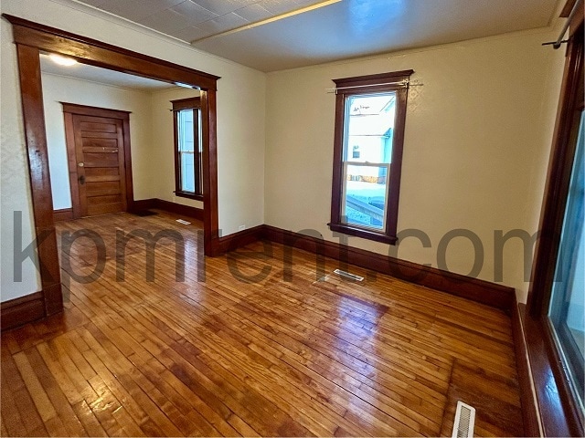 Photo - 705 10th St NE