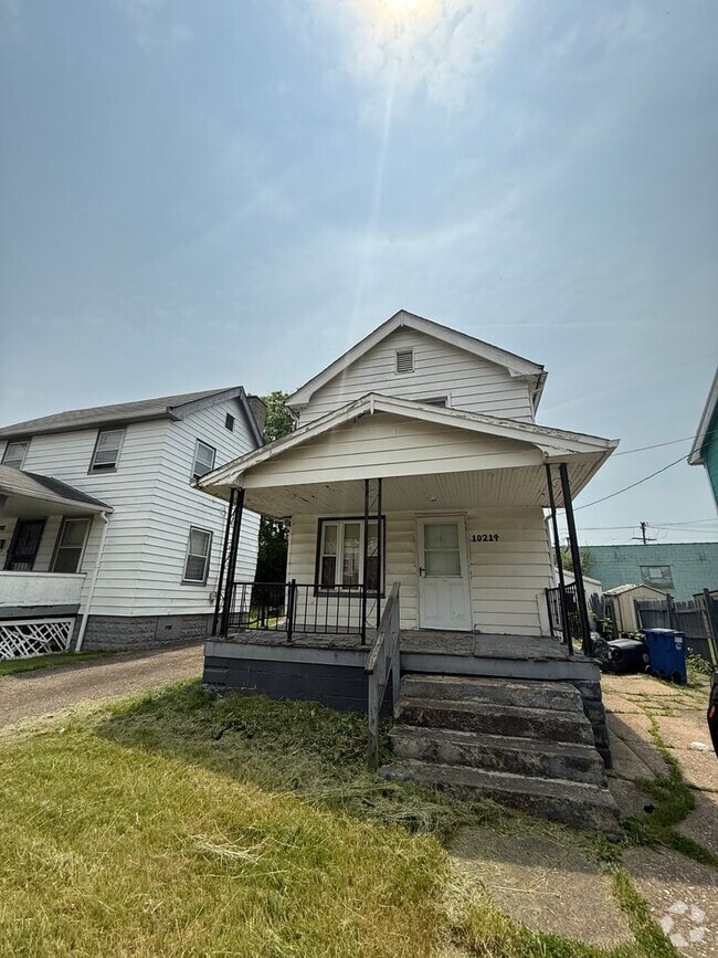 Building Photo - Coming Soon! Section 8 Accepted! Renovatio... Rental