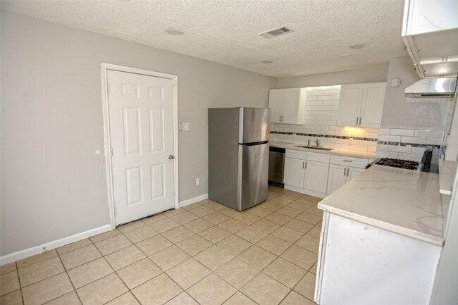Photo - 1661 Northwood St Unit 1661