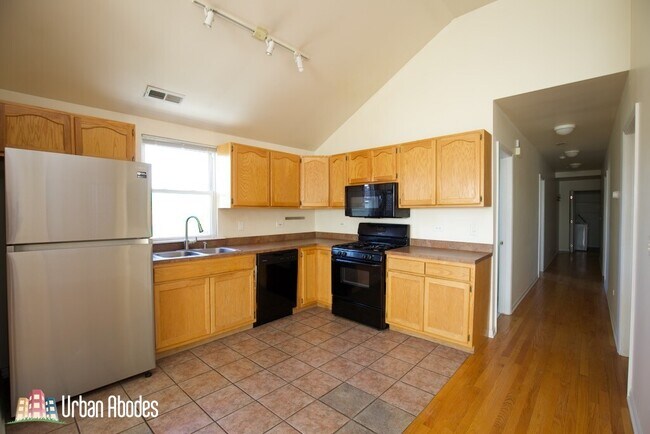 Photo - 2220 W Grand Ave Unit 2