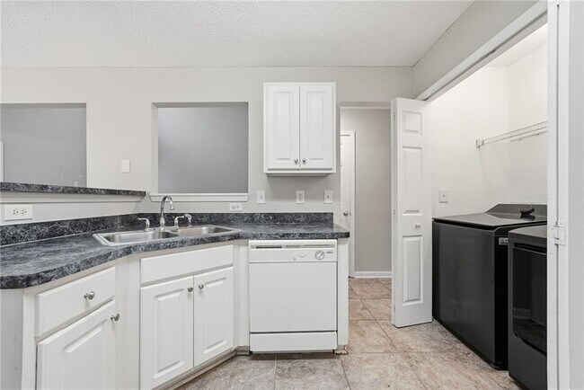 Photo - 2297 Charleston Pointe SE