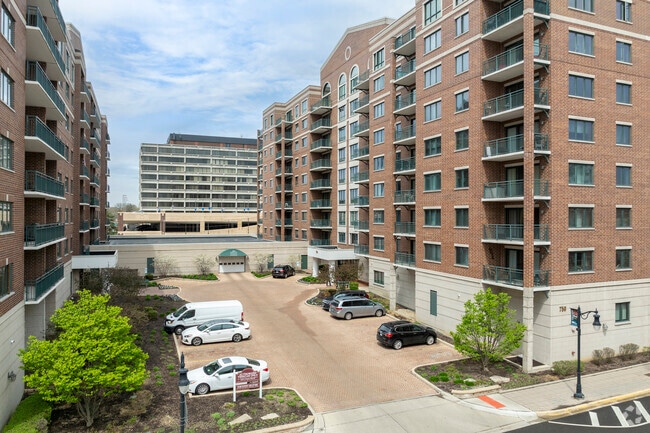 Photo - Library Courte Condominiums