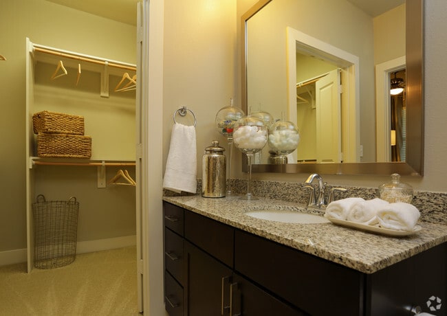 1BR, 1BA - 735SF - Bathroom