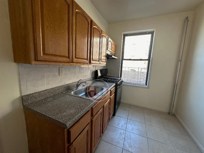 Photo - 3132 Buhre Ave Unidad 3