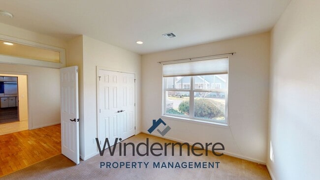 Photo - 721 SE Swainson Ln