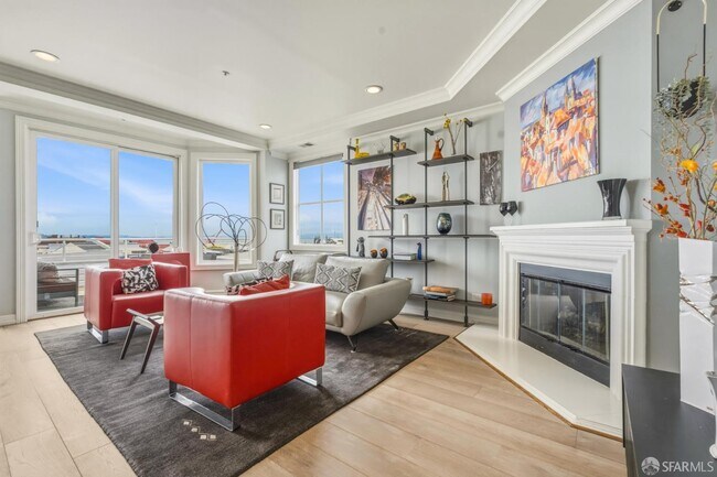 Photo - 748 North Point St