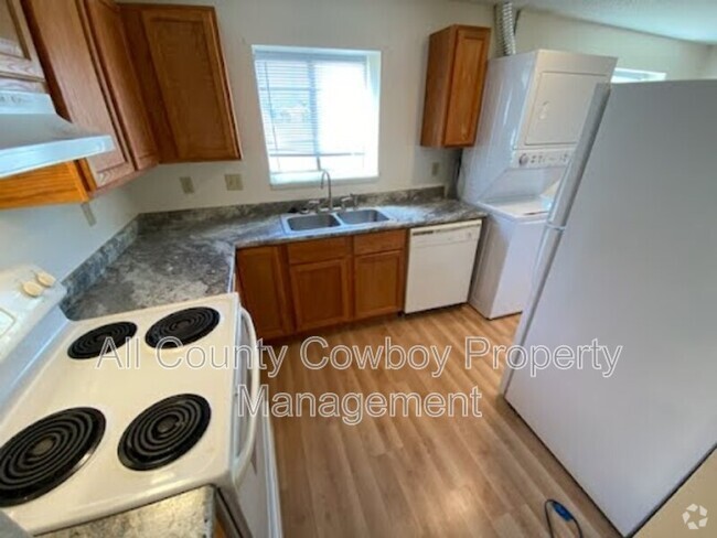 Building Photo - 704 Ferris Ct Unit Apt. 2