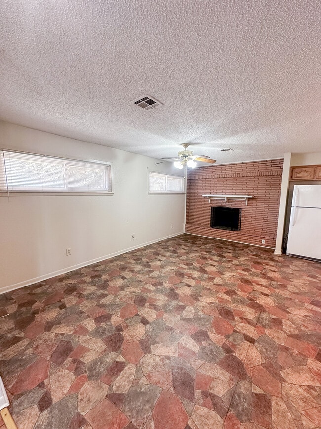 Photo - 924 NW Runyon Rd