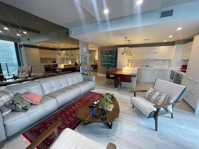 Photo - 45 SW 9th St Unidad 45 SW 9th St # 1401