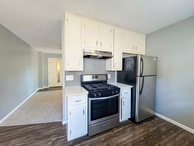 Building Photo - 1010 N Meadows Dr