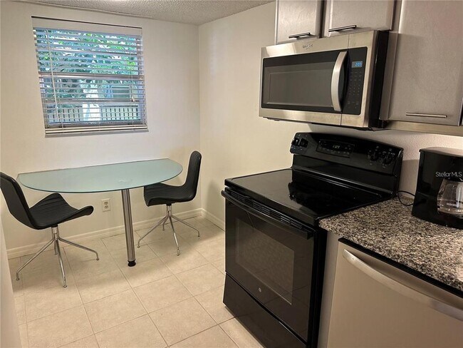 Photo - 3700 S Osprey Ave Unidad 219