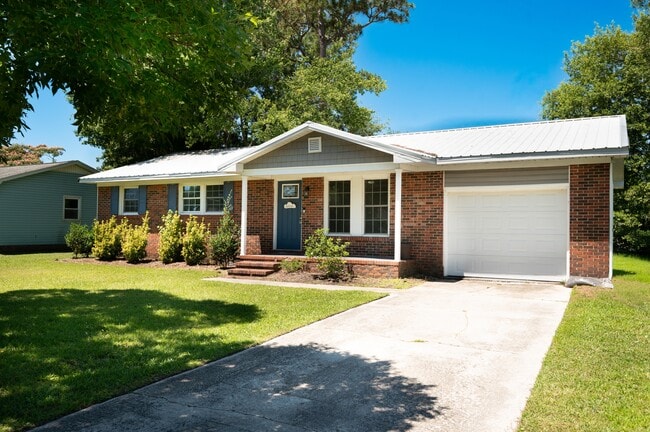 Building Photo - 218 Forestview Dr