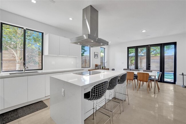 Photo - 3465 SW 3rd Ave