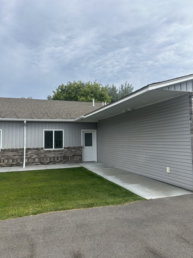 Front door - 2124 E Olympic Ave Unit 2124