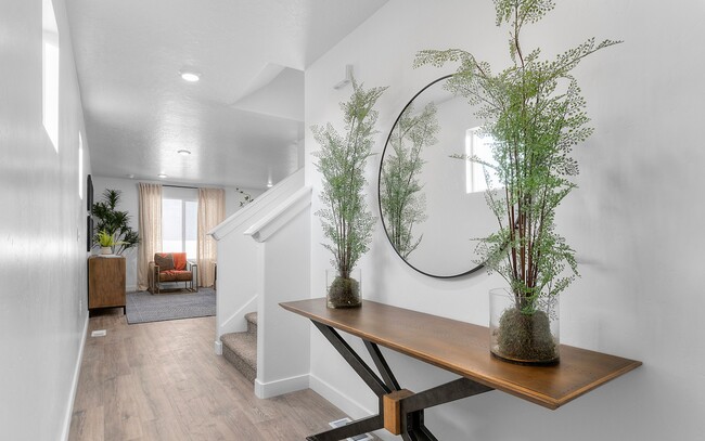 Photo - 1487 E 690 N