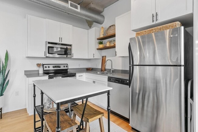 Photo - 748 N 3rd St