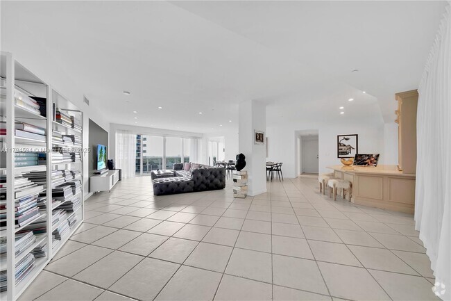Building Photo - 9601 Collins Ave Unit 809 Rental