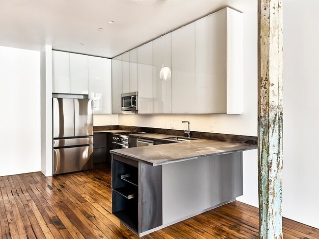 Building Photo - 520 State Rd Unit 203