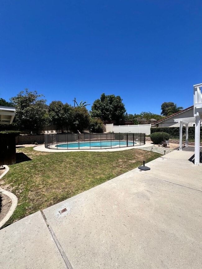 Photo - Santa Paula - Spacious pool home in wonder...