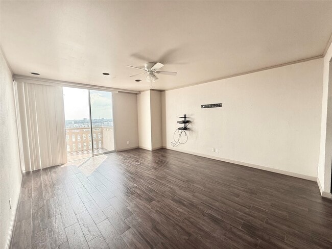 Photo - 2016 Main St Unit 1816