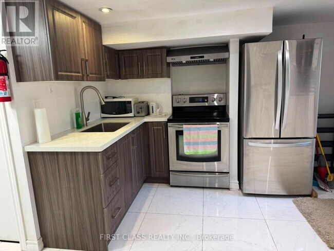 Photo - 524 Bathurst St