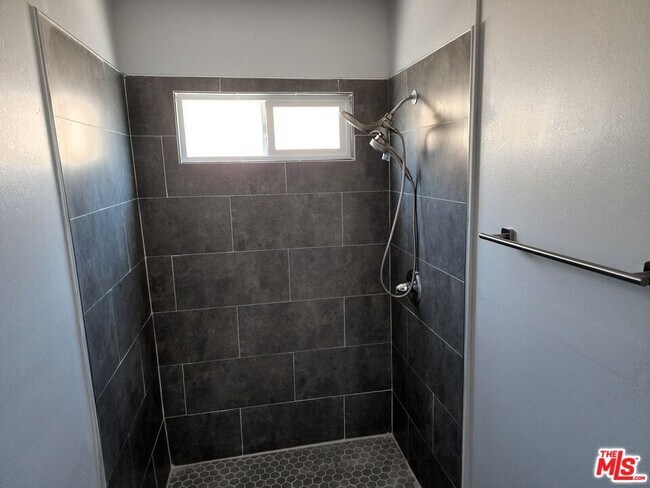 Photo - 5918 S Figueroa St