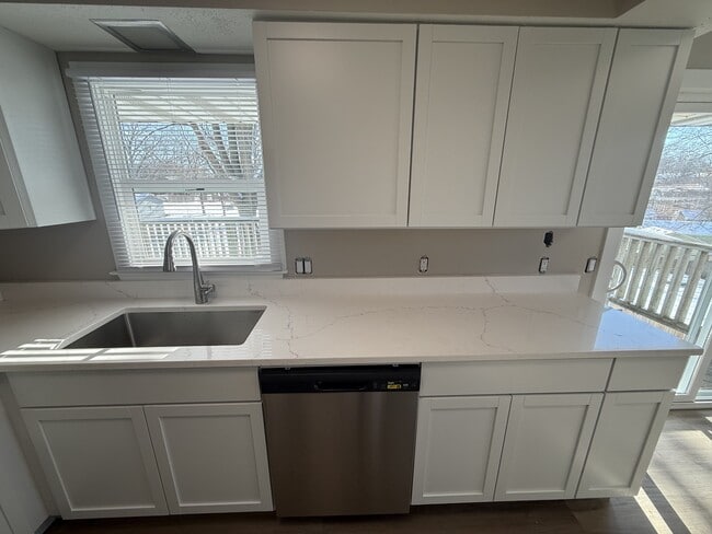 Photo - 1001 Caroline Terrace