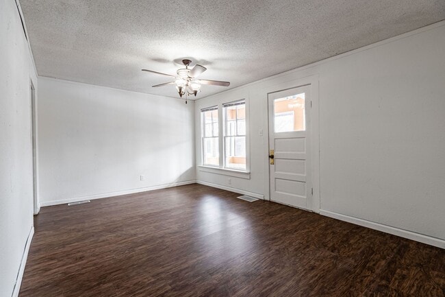 Building Photo - nre317 Unit 317