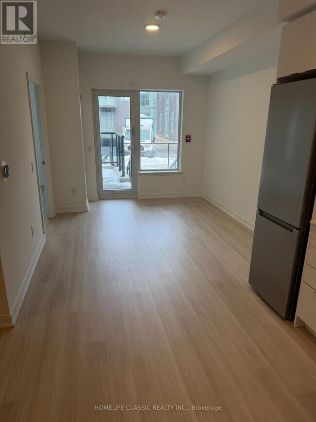 Photo - 5105 Hurontario St Unit 106